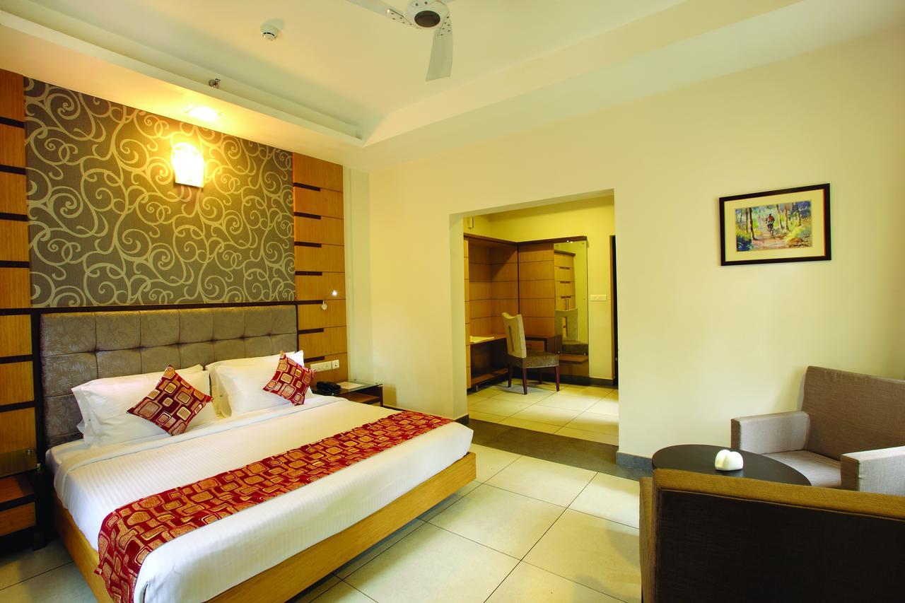 Hotel Aswathy Kodungallūr Esterno foto