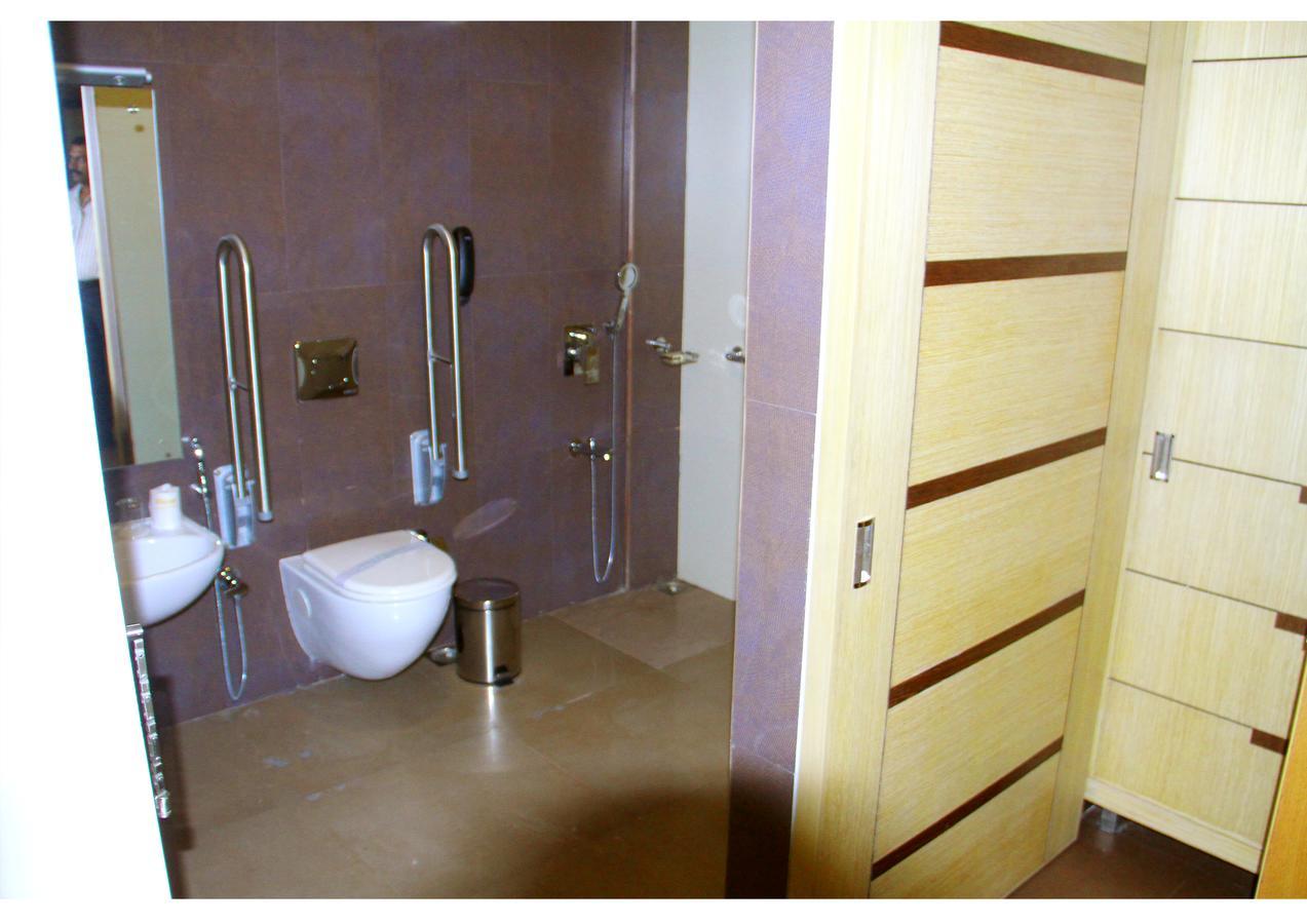 Hotel Aswathy Kodungallūr Esterno foto