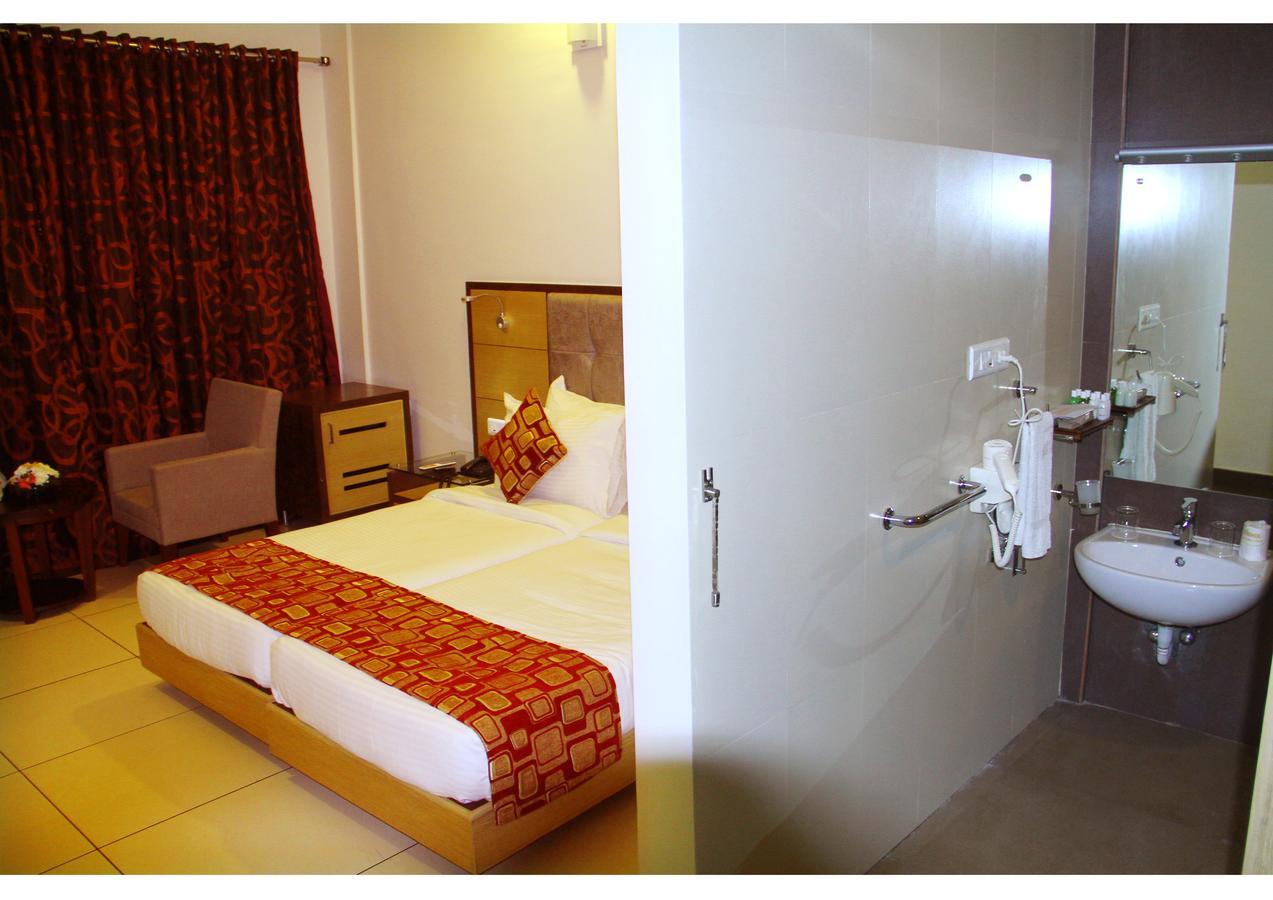 Hotel Aswathy Kodungallūr Esterno foto